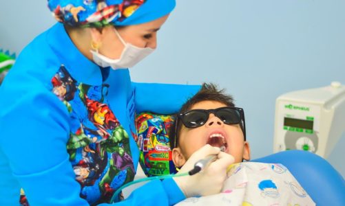 Skuteczne zabiegi i porady pochodzące od kompetentnych stomatologów